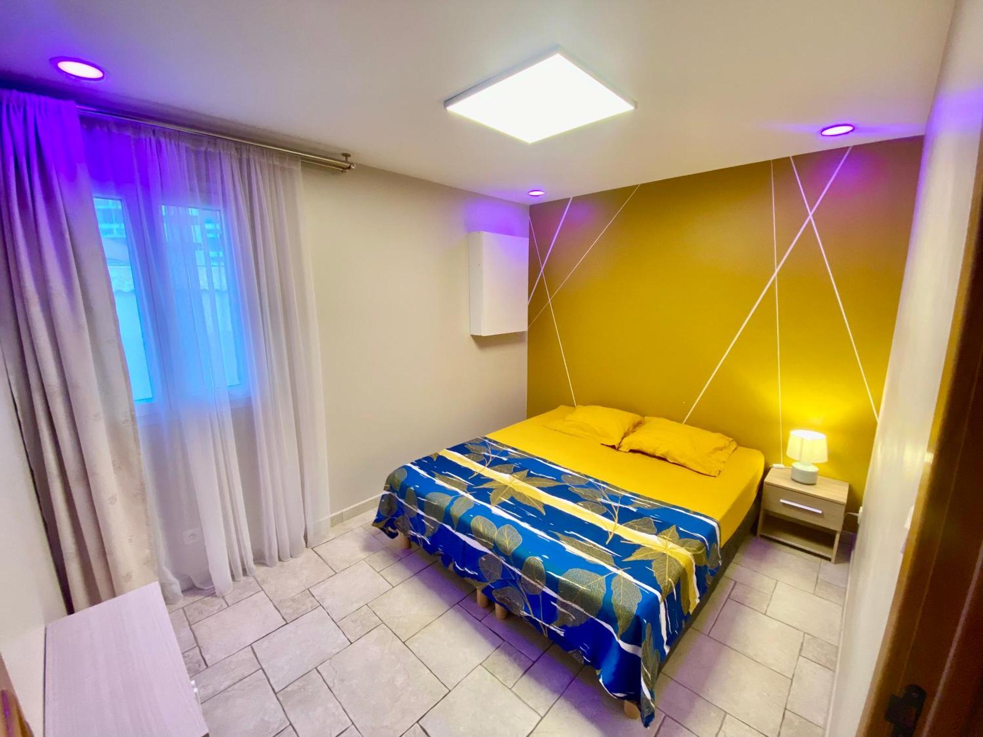 - Villa Marseilles