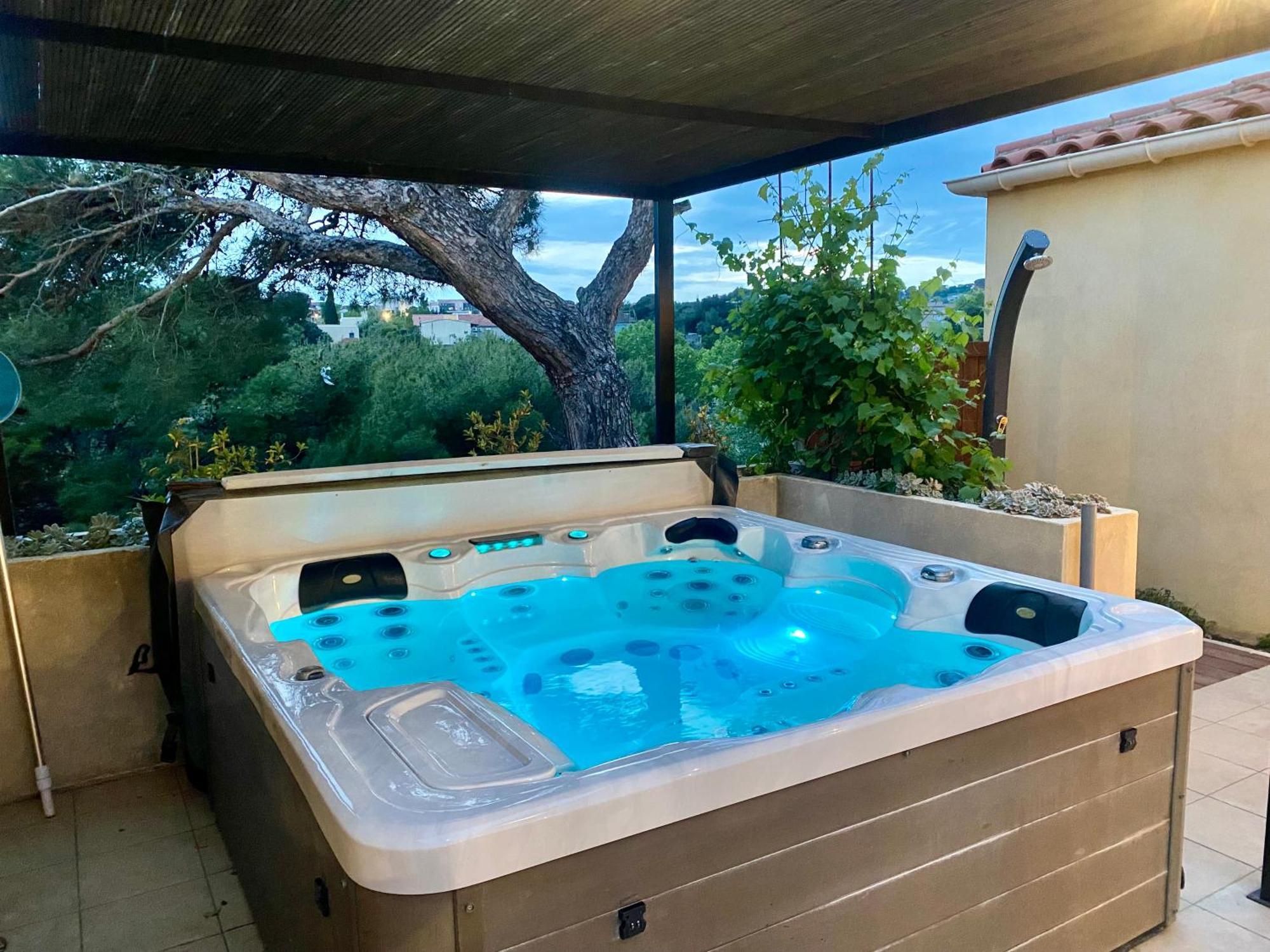 - Villa Marseilles
