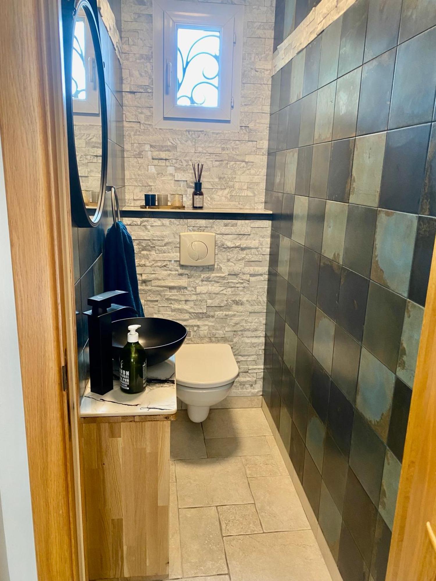 - Villa Marseilles