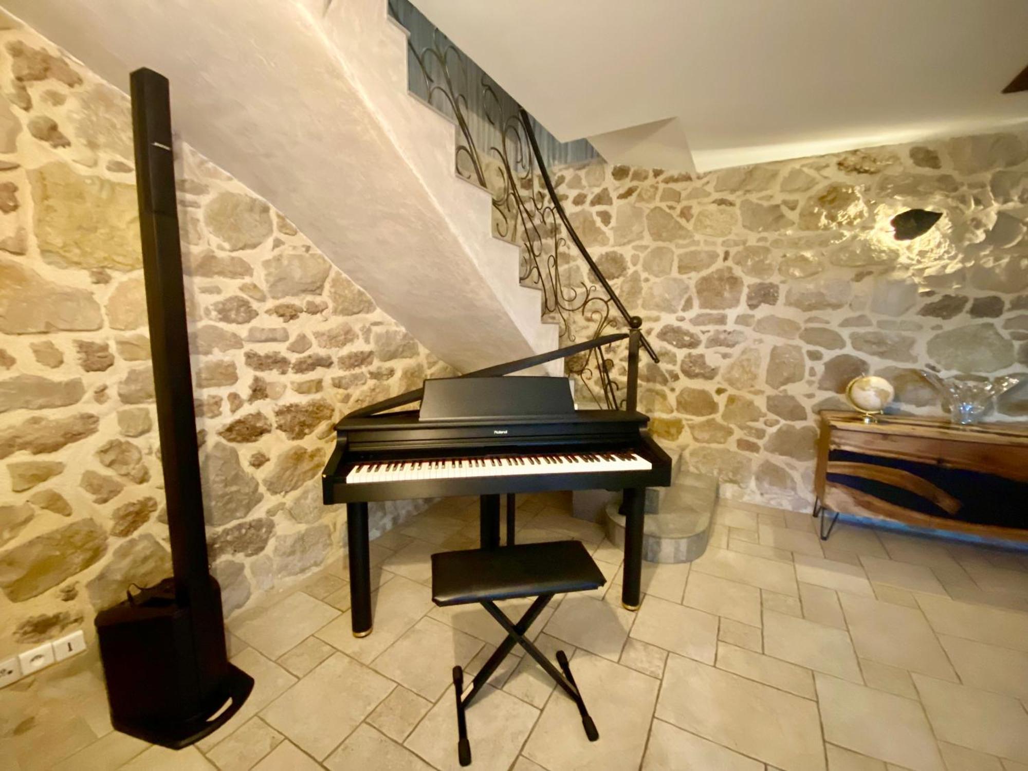 - Villa
